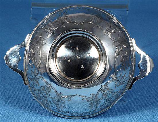 An early Victorian silver quaich, Width to handles 152mm weight 3.8oz/120 grams.Weight: 4.2oz/119grms.